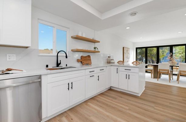 Dining room, Interior, Kitchen, Recessed Lighting, Wood Texture Flooring