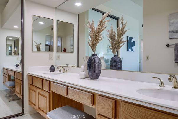 Bathroom, Dual Sink Vanities, Interior, Recessed Lighting
