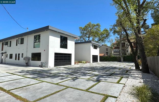 Attached, Exterior, Facade, Modern