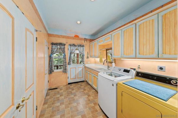 Interior, Kitchen, Recessed Lighting, Washer