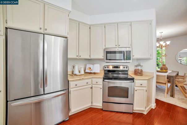 Chandelier, Dining room, Interior, Kitchen, Stainless Steel Appliances, Wood Texture Flooring