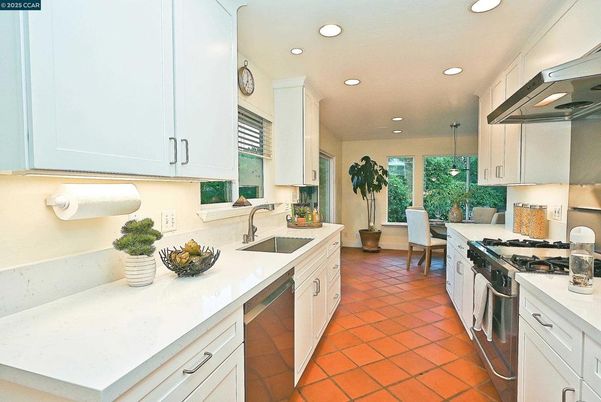 Dining room, Interior, Kitchen, Recessed Lighting, Stainless Steel Appliances