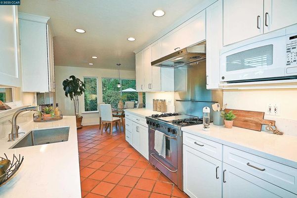 Dining room, Interior, Kitchen, Pendant Lights, Recessed Lighting, Stainless Steel Appliances
