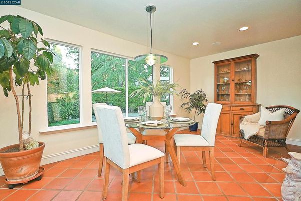 Dining room, Interior, Pendant Lights, Recessed Lighting