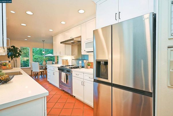 Dining room, Interior, Kitchen, Recessed Lighting, Stainless Steel Appliances