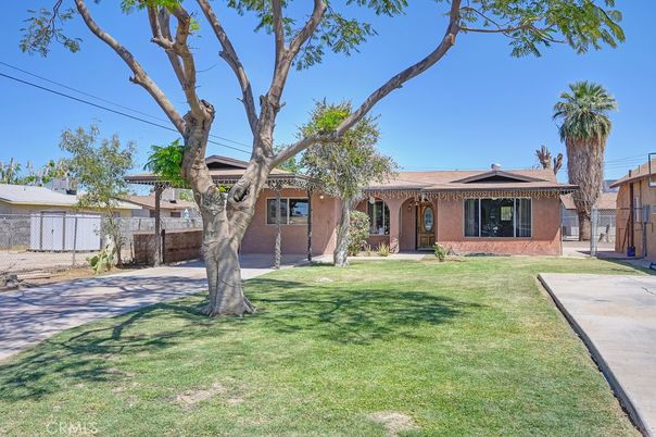 Backyard, Exterior, Facade, Ranch