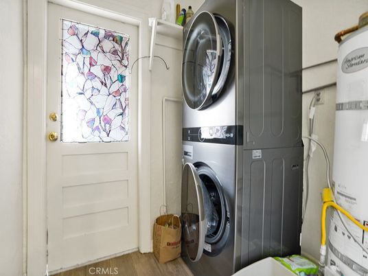 Interior, Utility Closets, Washer, Wood Texture Flooring