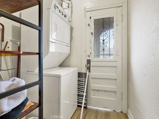 Interior, Utility Closets, Washer, Wood Texture Flooring