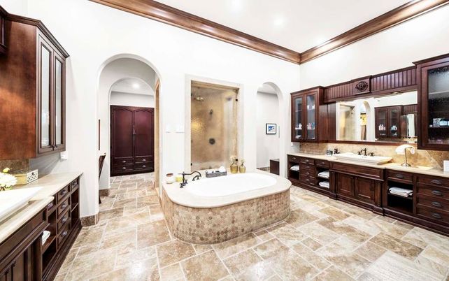 Bathroom, Dual Sink Vanities, Interior, Recessed Lighting