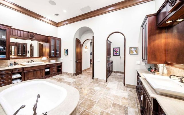 Bathroom, Dual Sink Vanities, Interior, Recessed Lighting