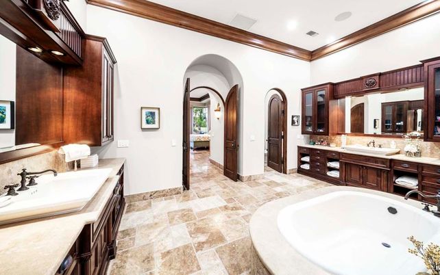 Bathroom, Dual Sink Vanities, Interior, Recessed Lighting