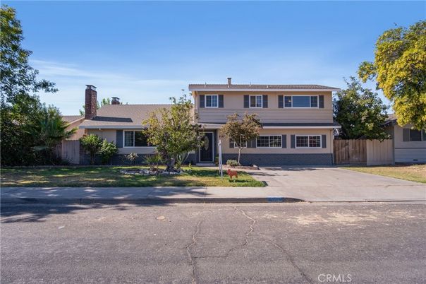 Backyard, Exterior, Facade, Split Level