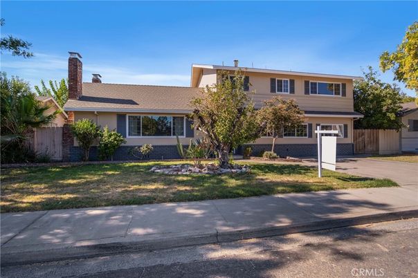 Backyard, Exterior, Facade, Split Level