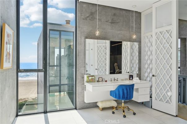 Bathroom, Interior, Pendant Lights, Water