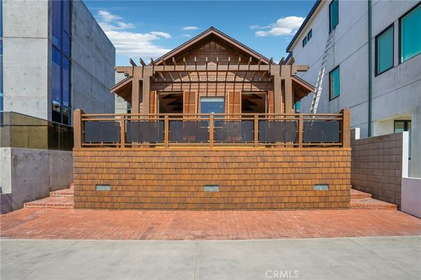 Exterior, Facade, None