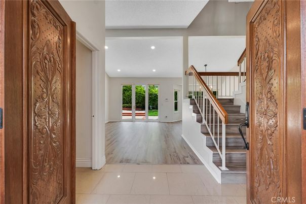Interior, Recessed Lighting, Wood Texture Flooring