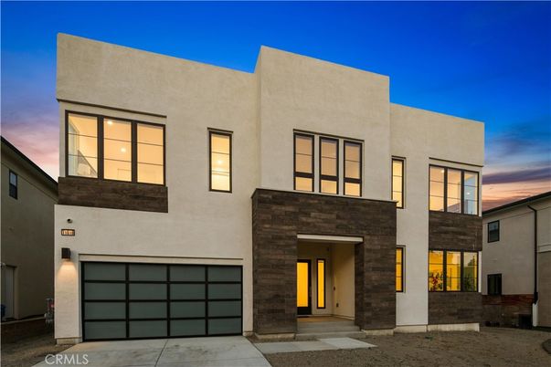 Attached, Exterior, Facade, Modern