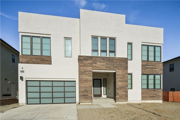 Attached, Exterior, Facade, Modern