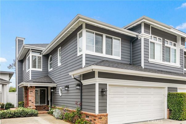 Attached, Exterior, Facade, American Craftsman