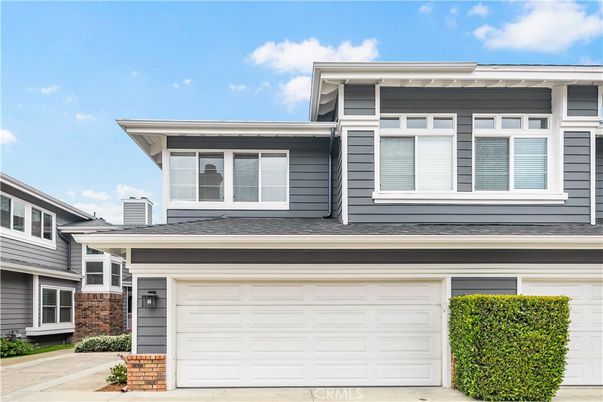 Attached, Exterior, Facade, American Craftsman