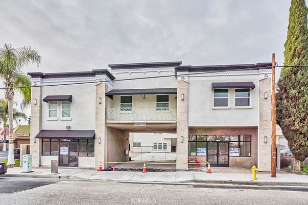 Exterior, Facade, Rowhouse