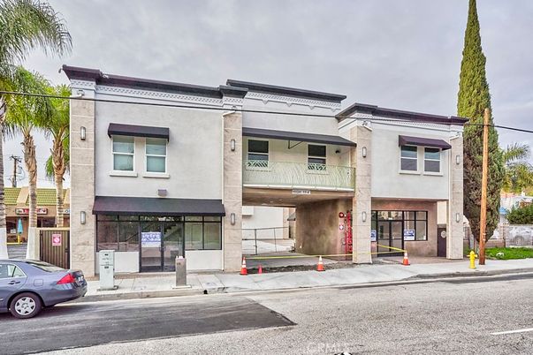 Exterior, Facade, Rowhouse