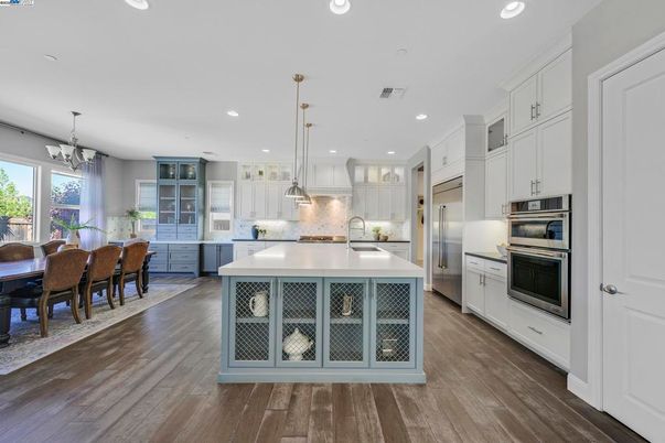 Chandelier, Dining room, Interior, Kitchen, Pendant Lights, Recessed Lighting, Stainless Steel Appliances, Wood Texture Flooring