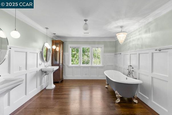 Bathroom, Chandelier, Dual Sink Vanities, Free Standing Baths, Interior, Pendant Lights, Wood Texture Flooring