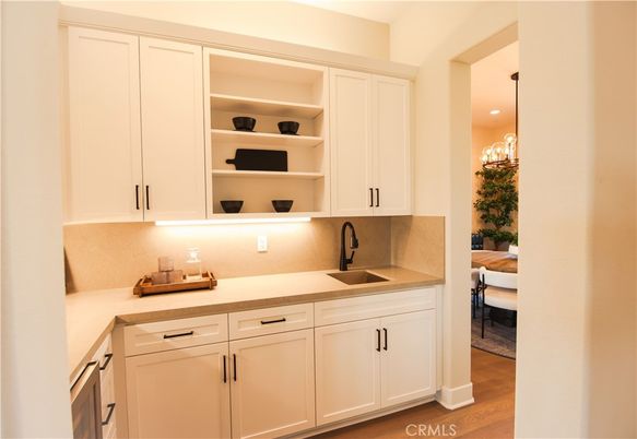 Dining room, Interior, Kitchen, Pendant Lights, Recessed Lighting, Wood Texture Flooring