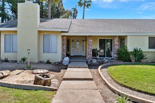 Exterior, Facade, Brick Facade, Ranch