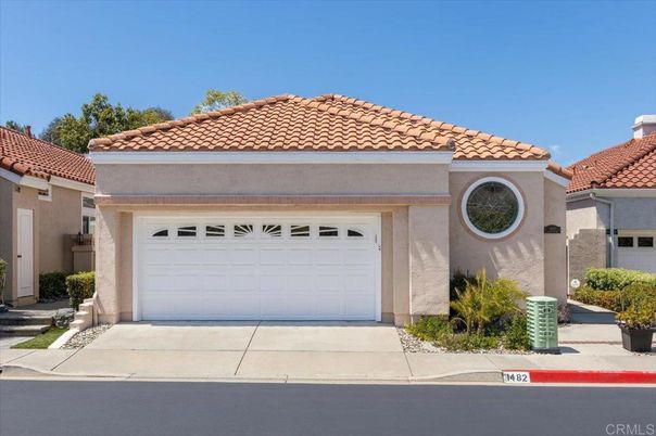 Attached, Exterior, Facade, Mediterranean