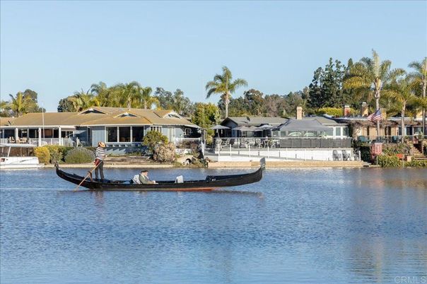 Exterior, Lake