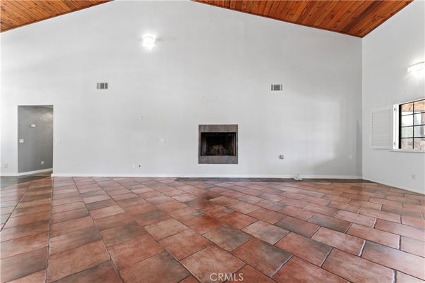 Empty room, Fireplace, Interior, Wooden Ceilings