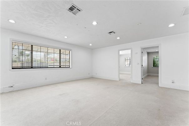Empty room, Interior, Recessed Lighting