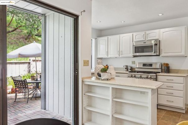 Dining room, Interior, Kitchen, Recessed Lighting, Stainless Steel Appliances
