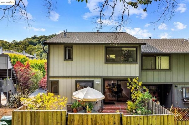 Exterior, Facade, Raised Ranch