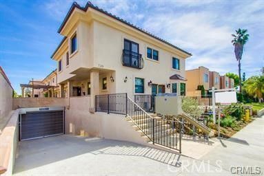 Attached, Exterior, Facade, Mediterranean