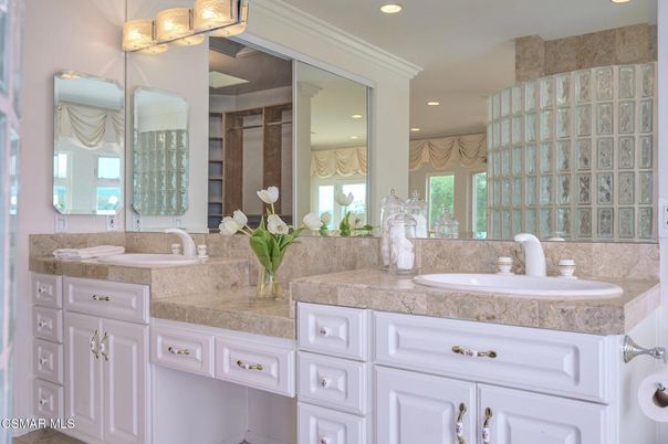 Bathroom, Dual Sink Vanities, Interior, Recessed Lighting