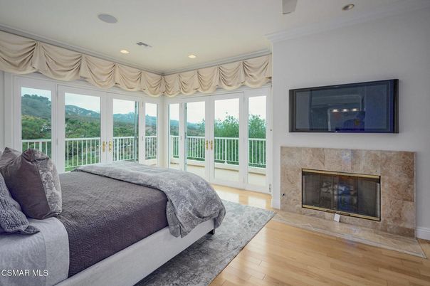 Bedroom, Fireplace, Interior, Recessed Lighting, Wood Texture Flooring
