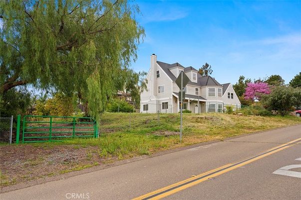 Backyard, Exterior, Facade, Queen Anne Victorian