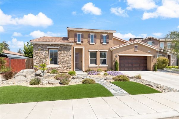 Attached, Exterior, Facade, Mediterranean
