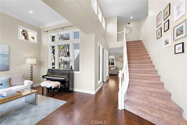 Interior, Piano, Recessed Lighting, Wood Texture Flooring