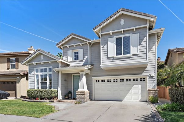 Attached, Exterior, Facade, American Craftsman