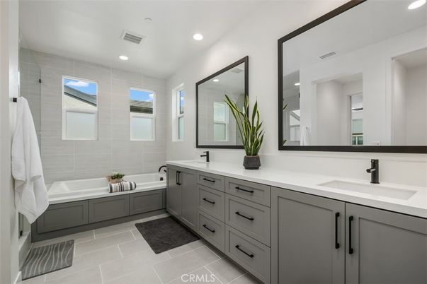 Bathroom, Dual Sink Vanities, Interior, Recessed Lighting