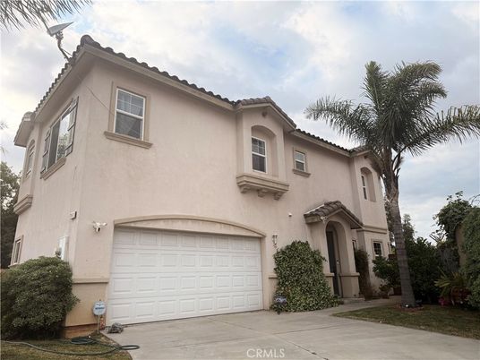 Attached, Exterior, Facade, Mediterranean