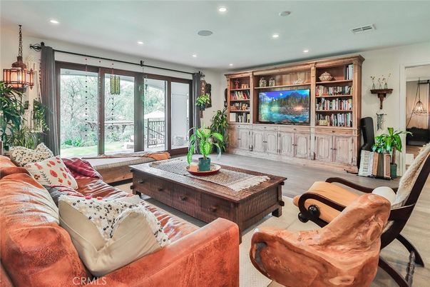 Interior, Living room, Pendant Lights, Recessed Lighting, Wood Texture Flooring