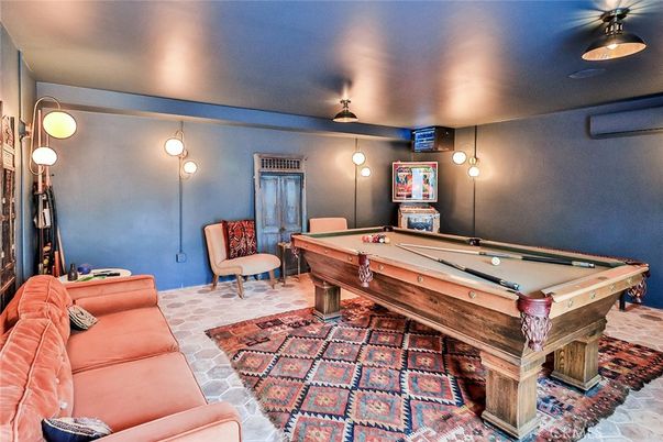 Billiard Table, Game Room, Interior
