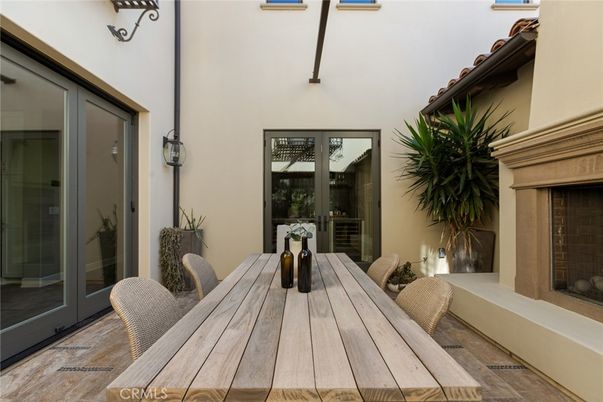 Dining room, Exterior