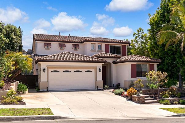 Attached, Exterior, Facade, Mediterranean