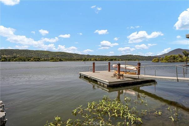 Exterior, Lake